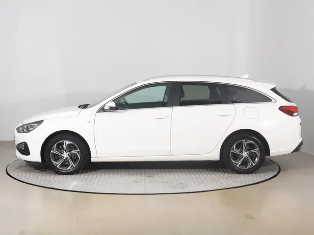 Hyundai I30 2022 photo 2