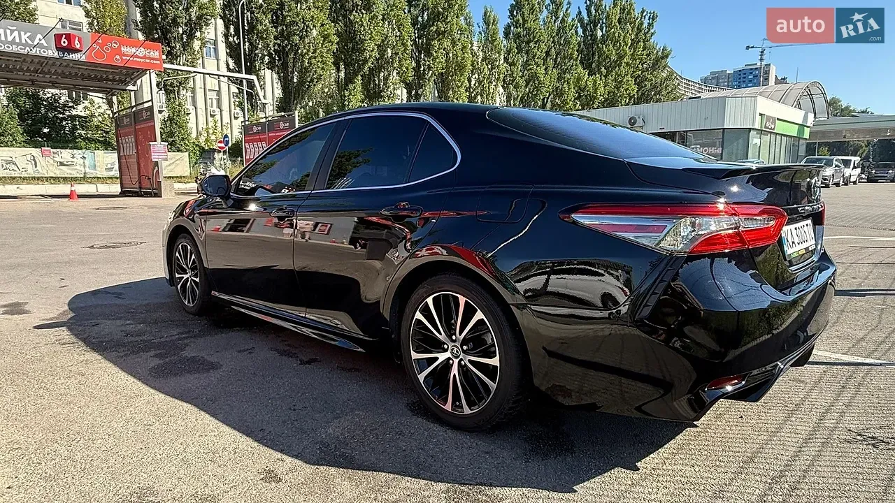 Toyota Camry 2018 photo 2