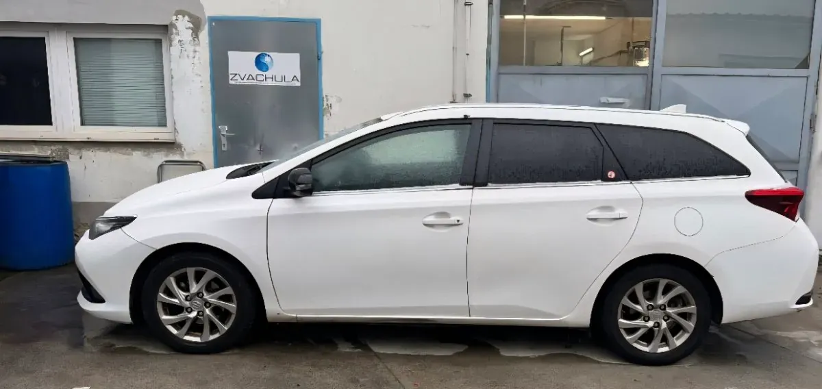 Toyota Auris 2018 photo 2