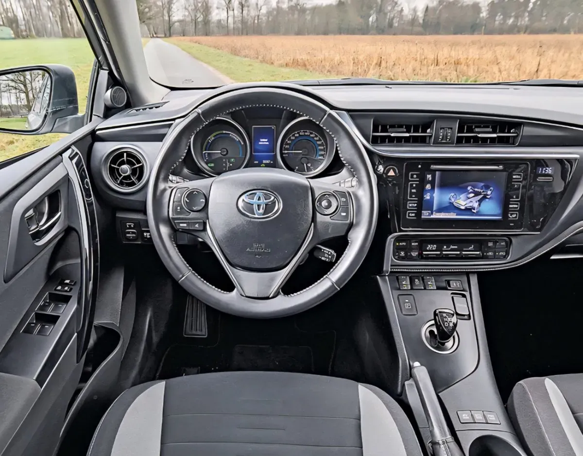 Toyota Auris 2018 photo 3