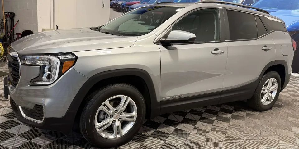 GMC Terrain 2024 photo 2