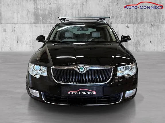 Skoda Superb 2012 photo 2