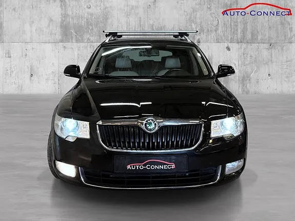 Skoda Superb 2012 photo 3