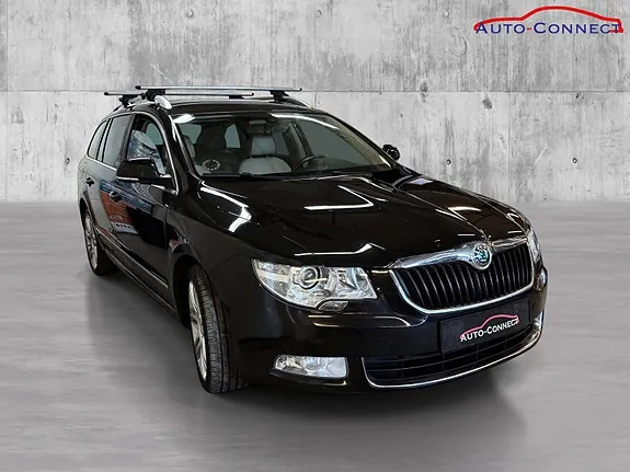 Skoda Superb 2012 photo 4