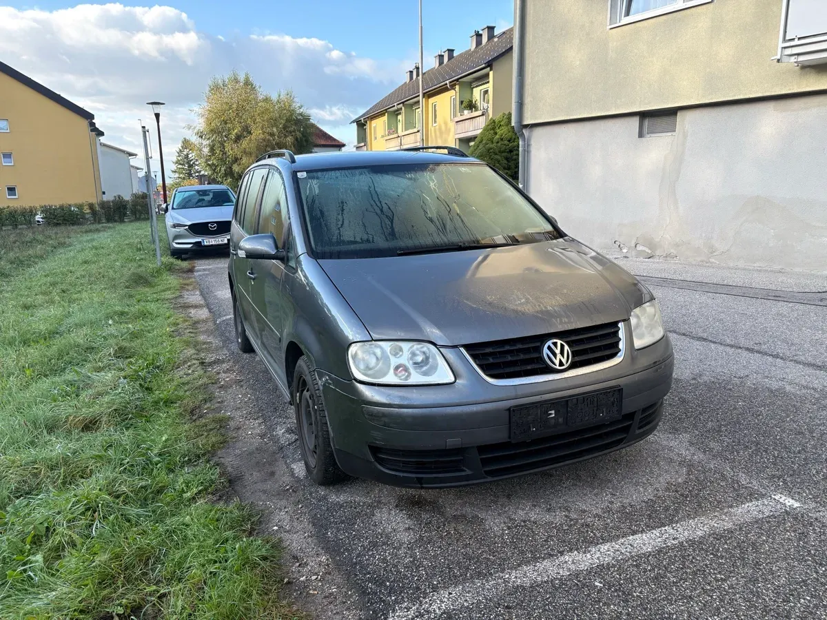 Volkswagen Touran 2004 photo 2