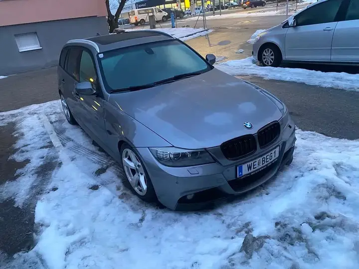 BMW 3 Series 2011 photo 3