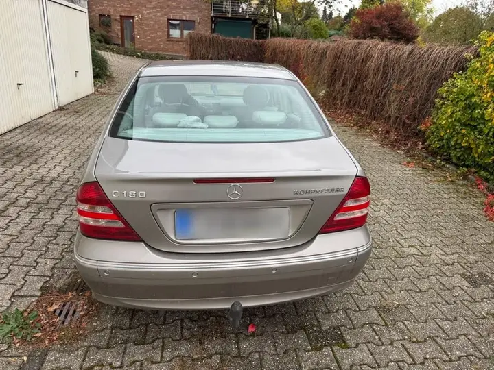 Mercedes-Benz C180