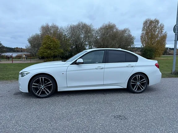 BMW 320I 2018 photo 2