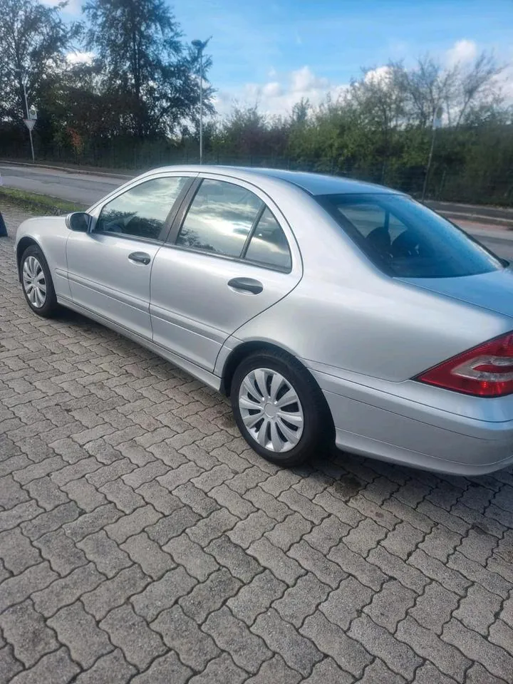 Mercedes-Benz C180