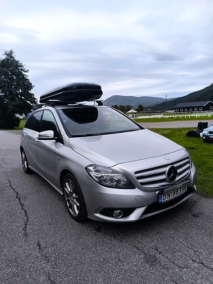 Mercedes-Benz B180 2012 photo 2