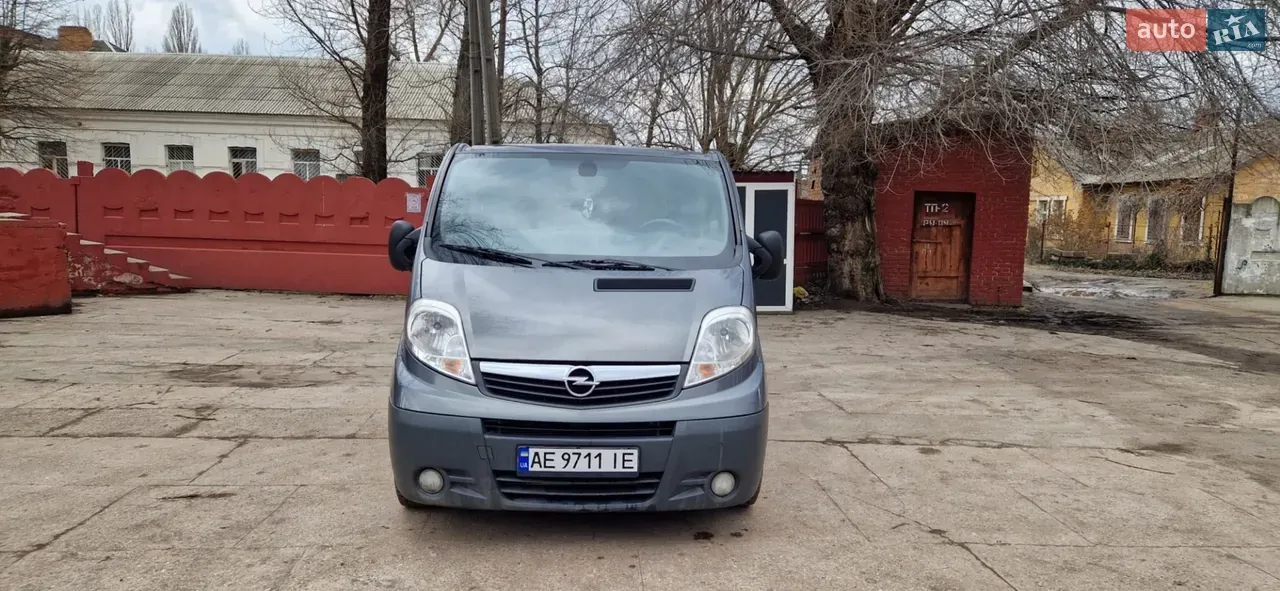 Opel Vivaro 2013 photo 2