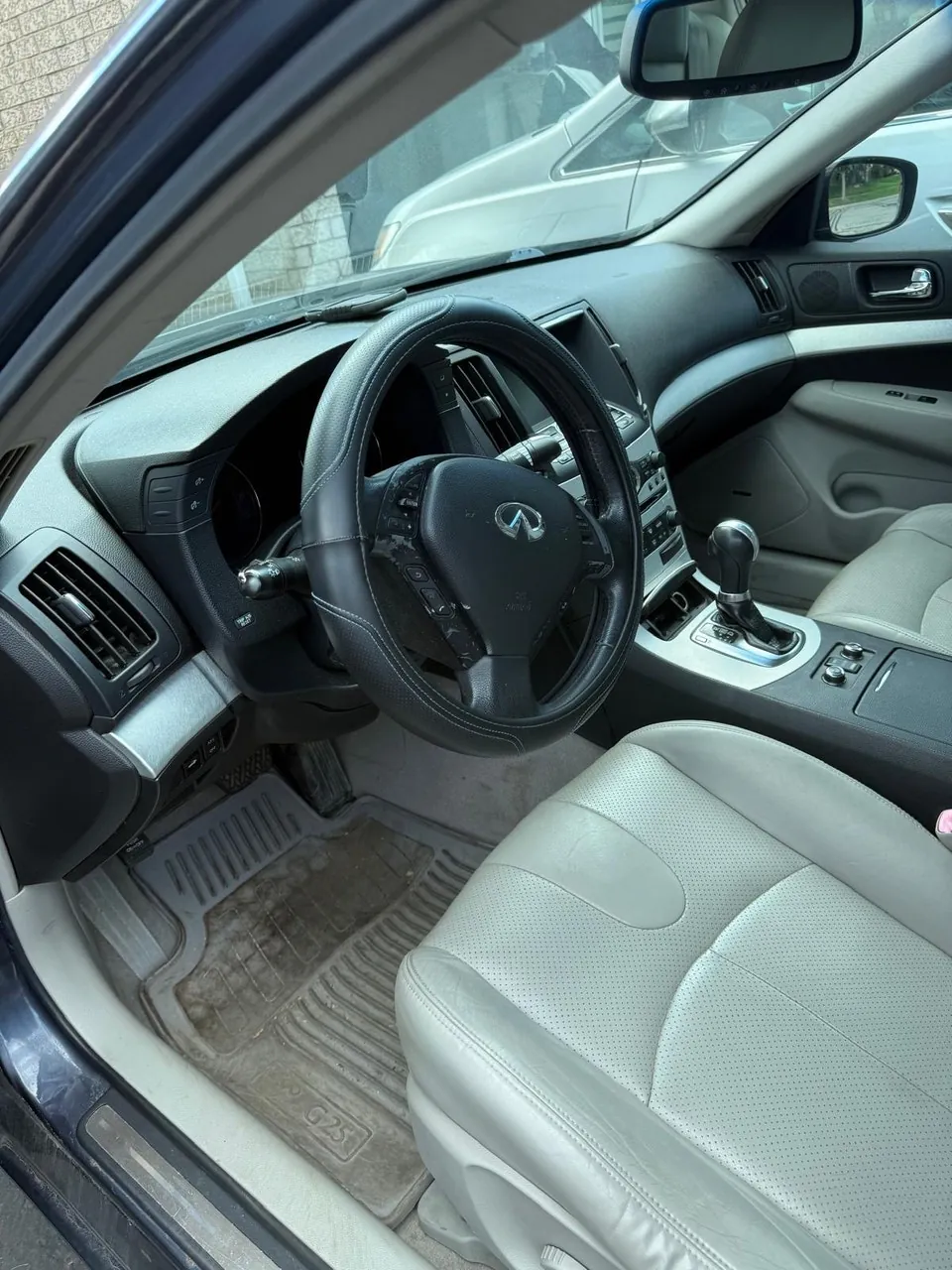 Infiniti G37X 2009 photo 3