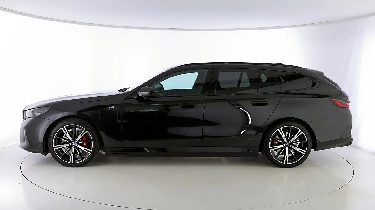 BMW 5 Series 2025 photo 2