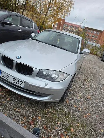 BMW 118D 2011 photo 2