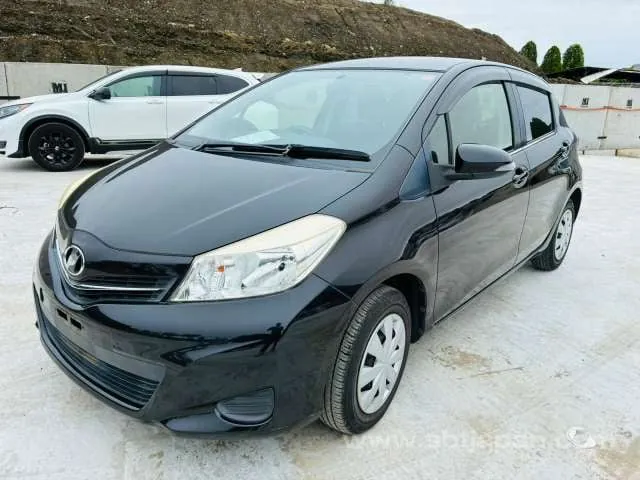 Toyota Vitz Jewela 2012 photo 2