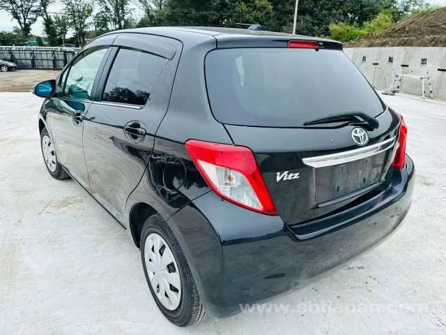 Toyota Vitz Jewela 2012 photo 3
