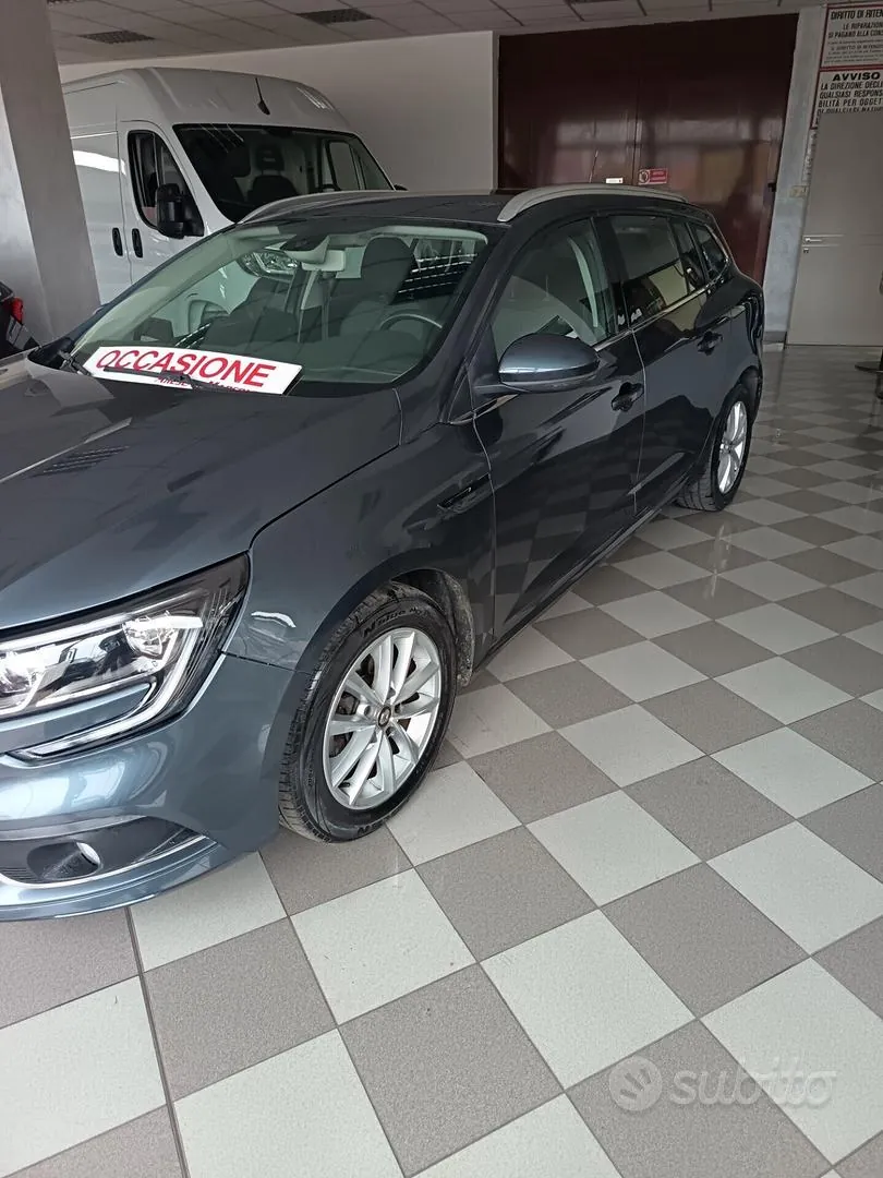 Renault Megane 2018 photo 2