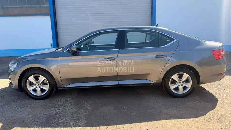 Skoda Superb 2022 photo 2