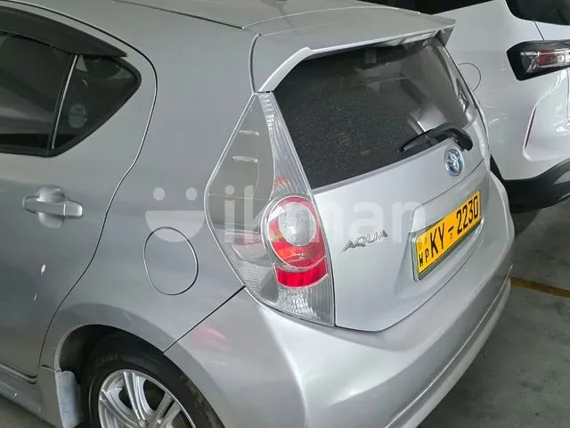 Toyota Aqua 2012 photo 2