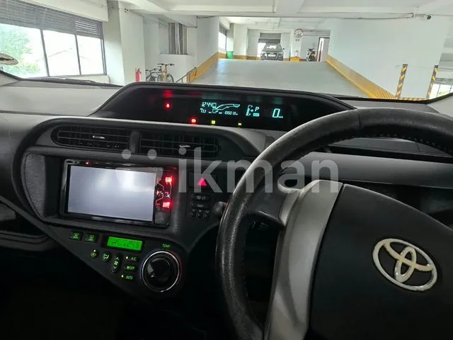 Toyota Aqua 2012 photo 3