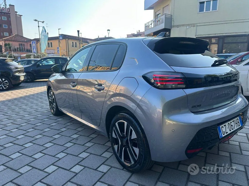 Peugeot 208 2025 photo 2