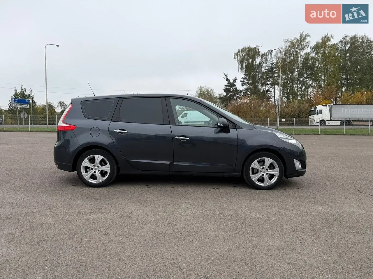 Renault Grand Scenic 2010 photo 4