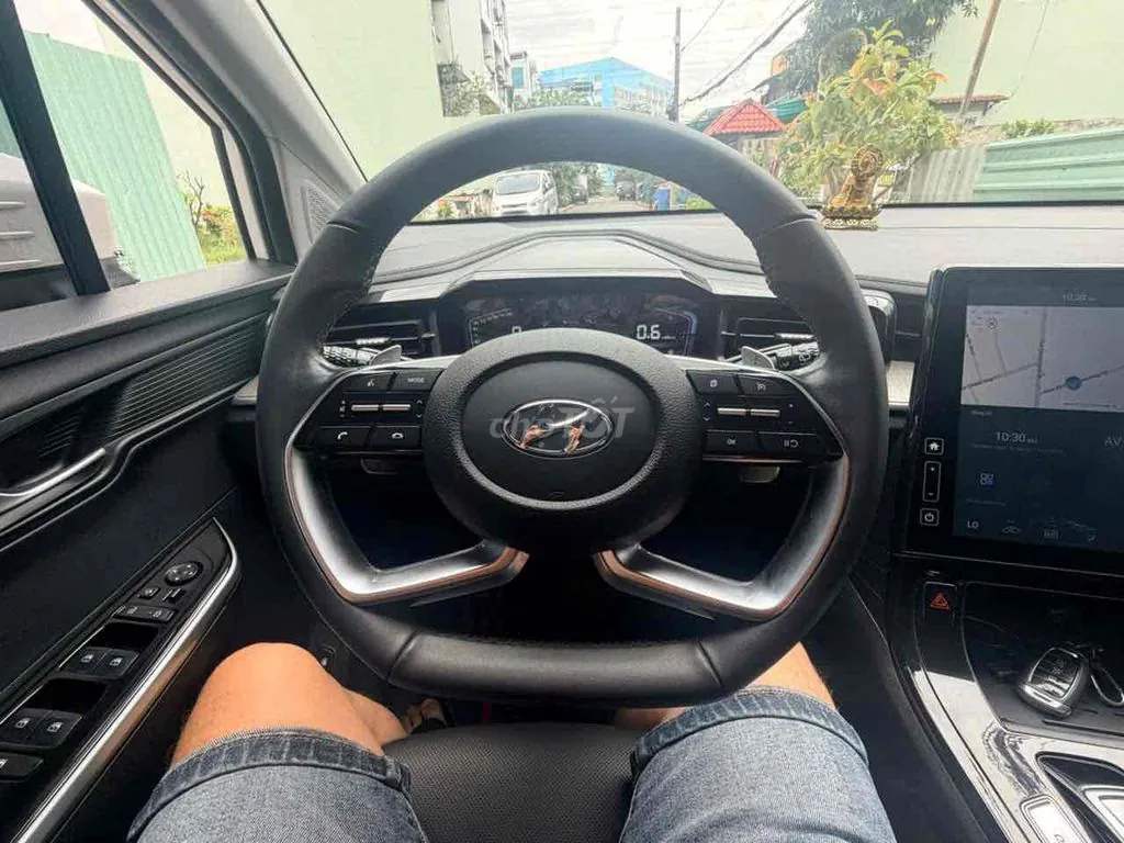 Hyundai Custin