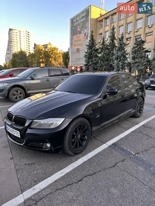 BMW 3 Series 2010 photo 2