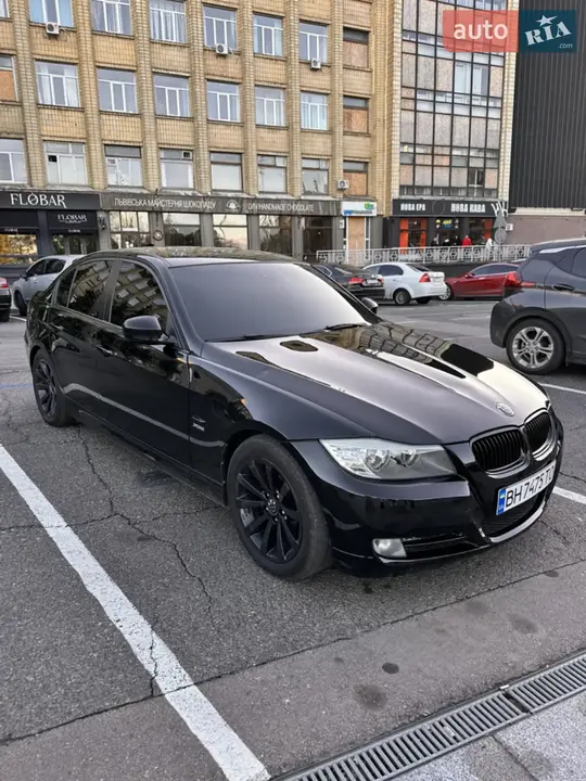 BMW 3 Series 2010 photo 3