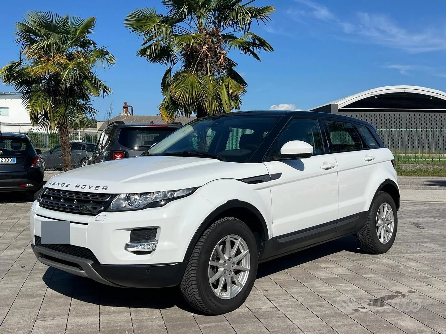 Land Rover Evoque 2015 photo 2