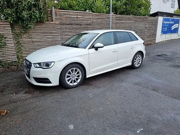 Audi A3 2015 photo 2
