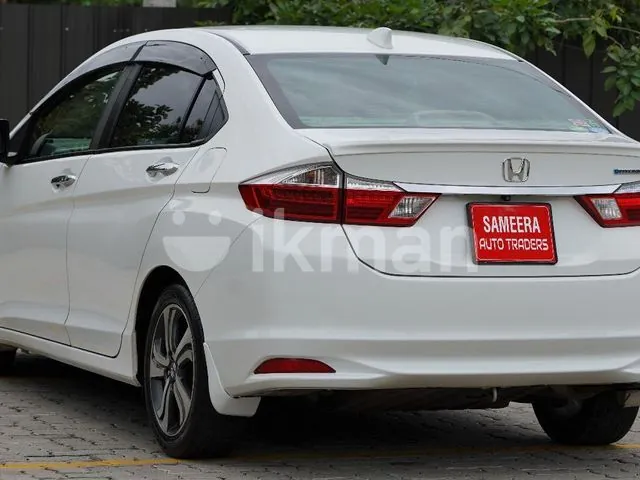 Honda Grace 2015 photo 4