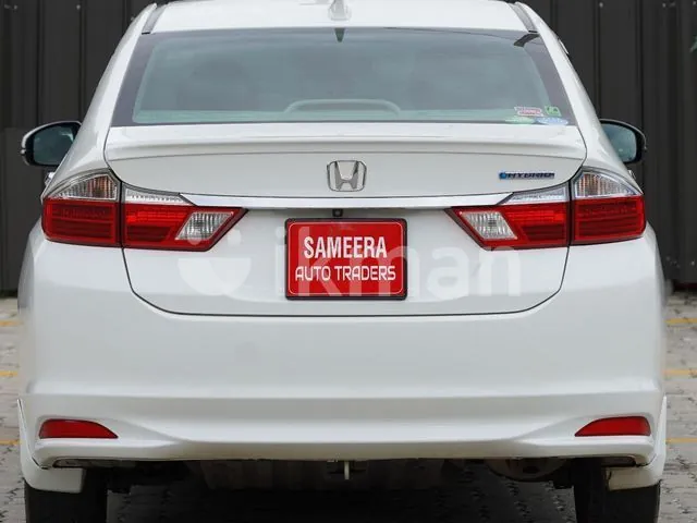 Honda Grace 2015 photo 5