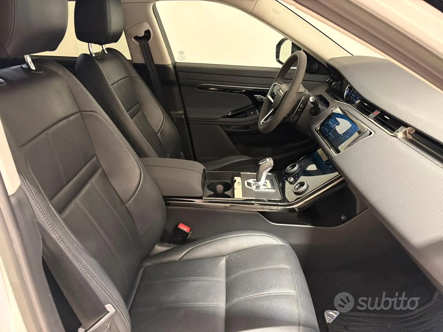Land Rover Range Rover Evoque 2022 photo 3