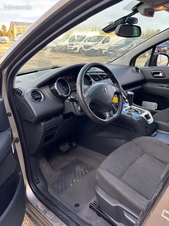 Peugeot 5008 2012 photo 5