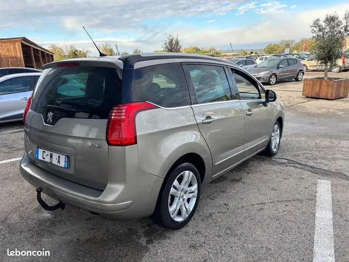 Peugeot 5008 2012 photo 3