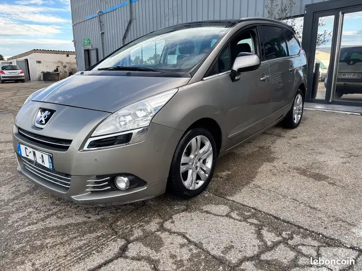 Peugeot 5008 2012 photo 2