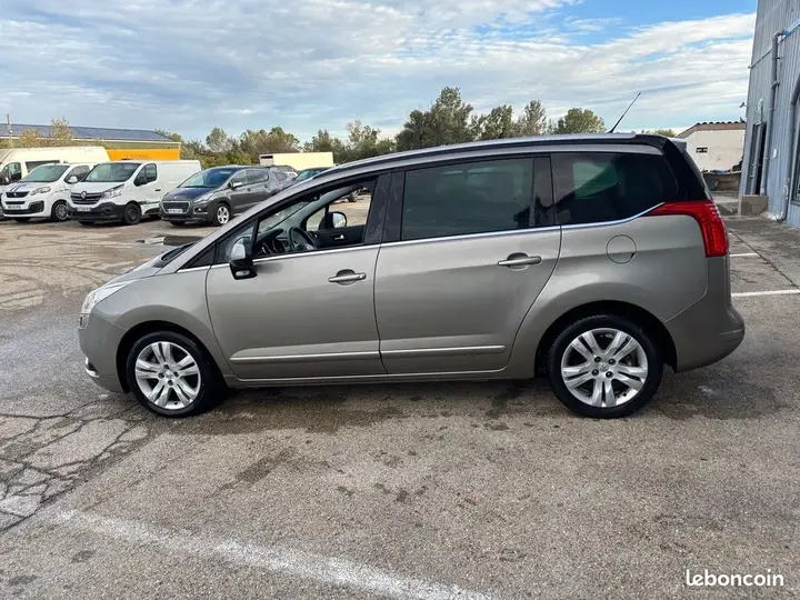 Peugeot 5008 2012 photo 4