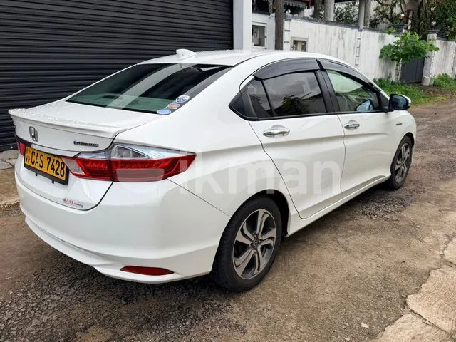 Honda Grace 2015 photo 4