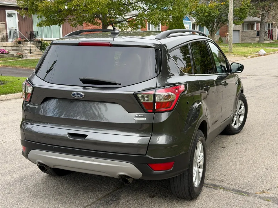 Ford Escape 2018 photo 2