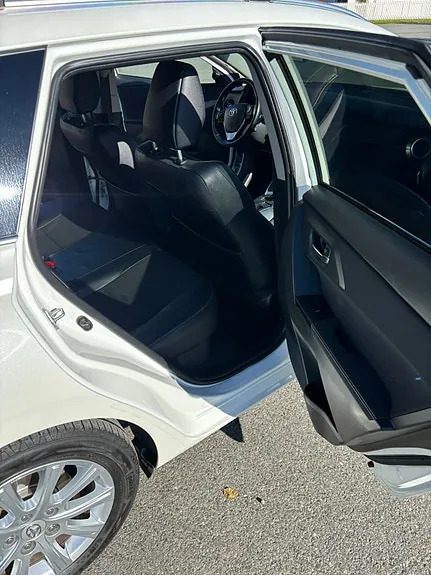 Toyota Auris 2014 photo 5
