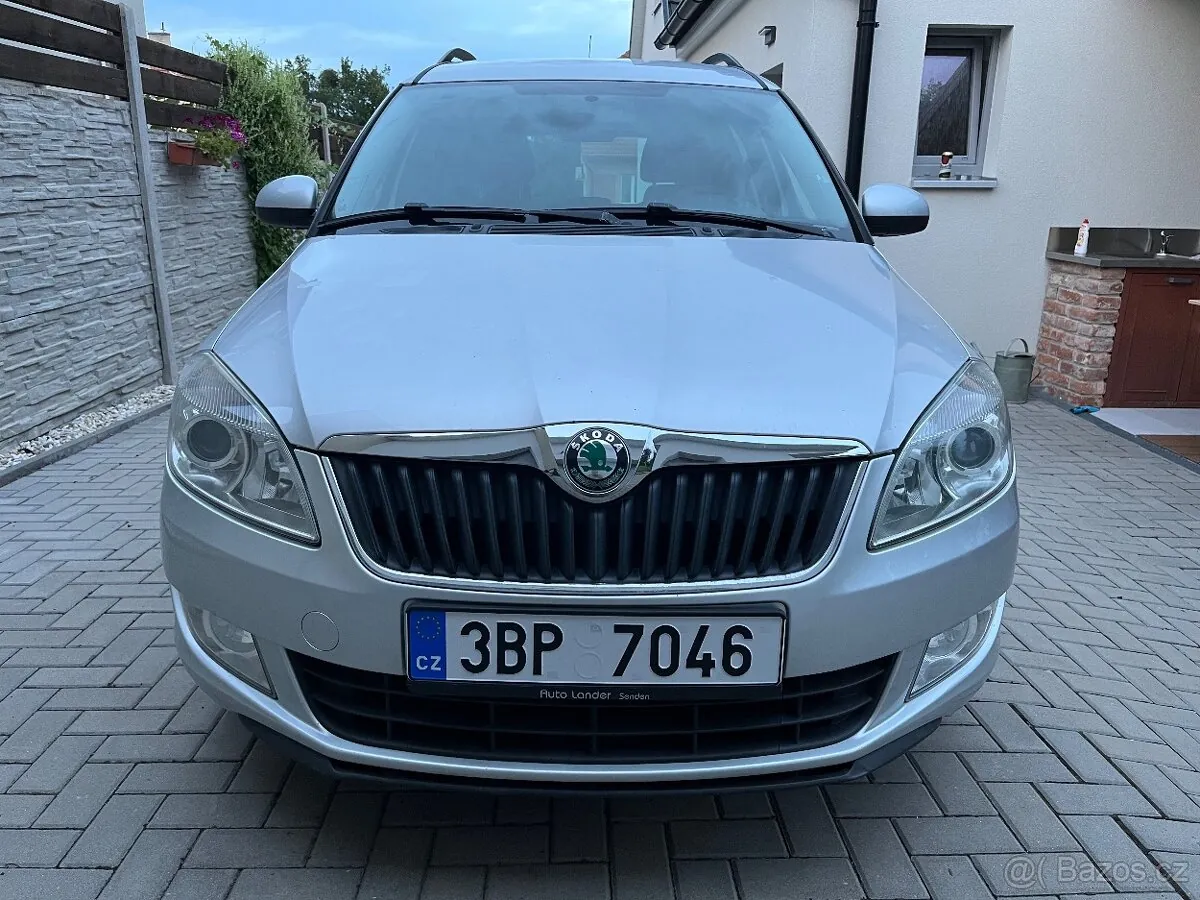 Skoda Roomster 2011 photo 2