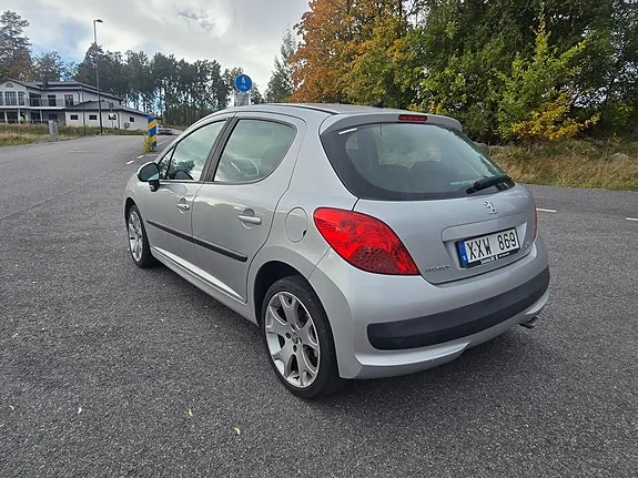 Peugeot 207 2006 photo 2