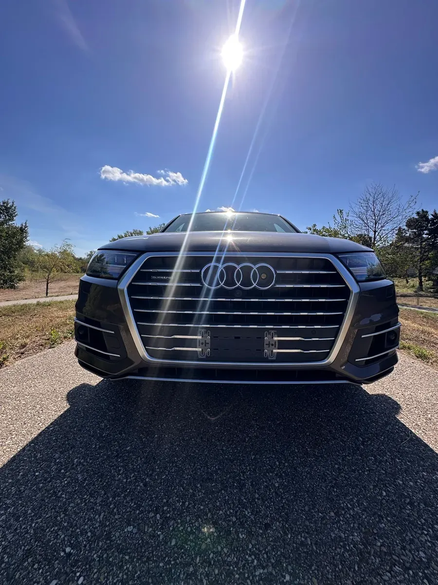 Audi Q7 2017 photo 2