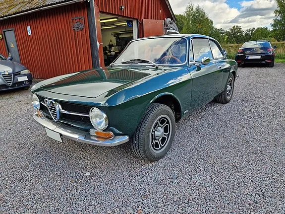 Alfa Romeo Giulia 1600 1974 photo 2