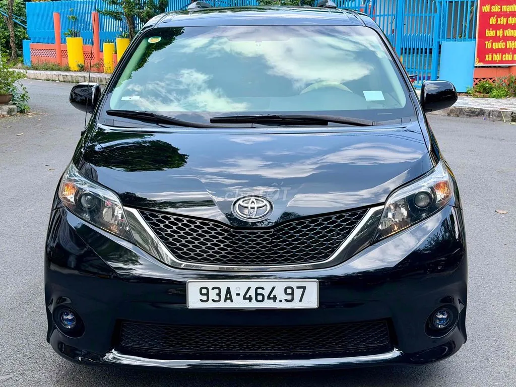 Toyota Sienna 2010 photo 5
