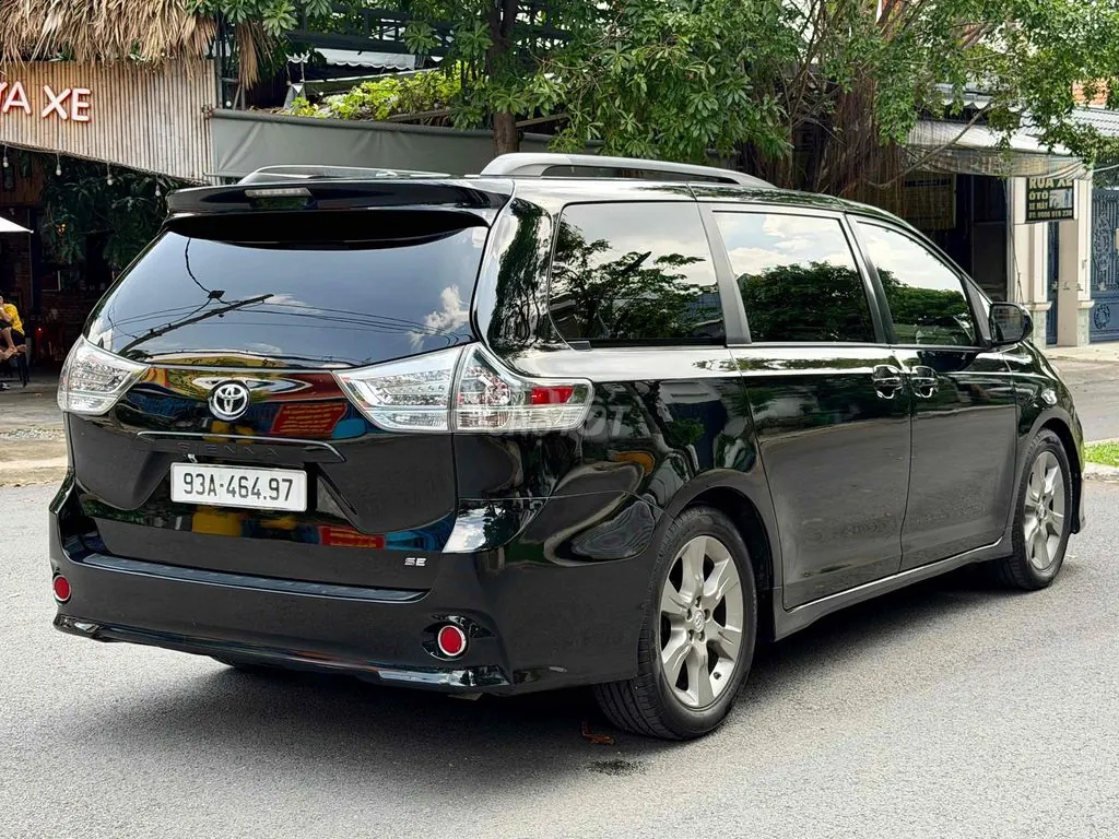 Toyota Sienna 2010 photo 4