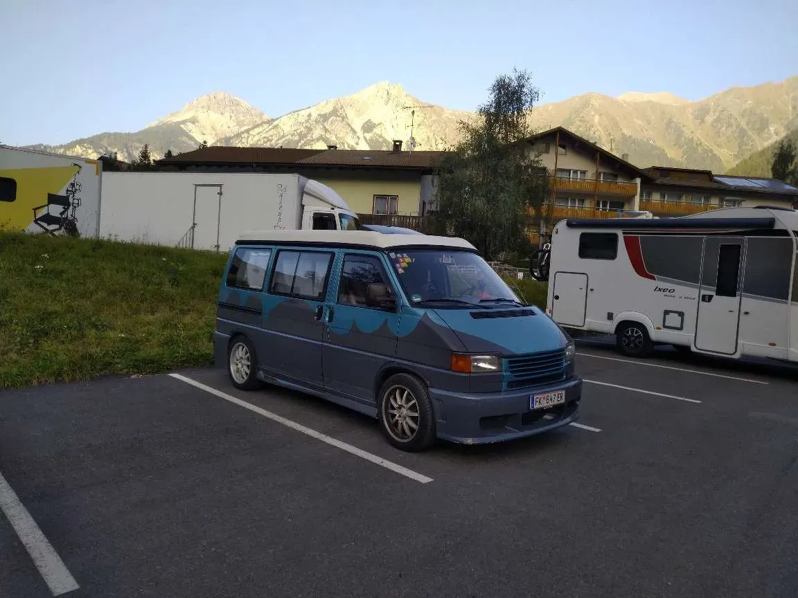 Volkswagen T4 1993 photo 2