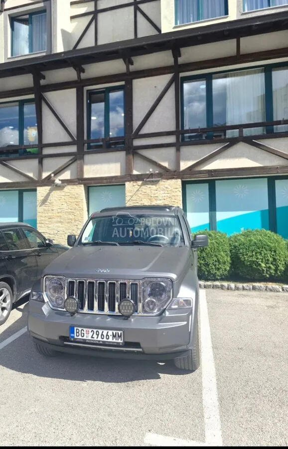 Jeep Cherokee 2010 photo 3