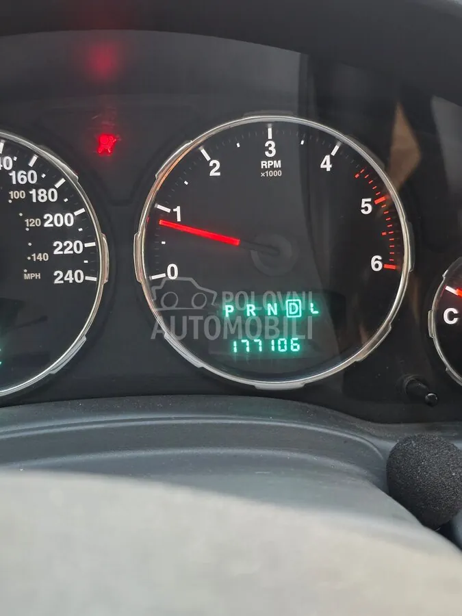 Jeep Cherokee 2010 photo 4